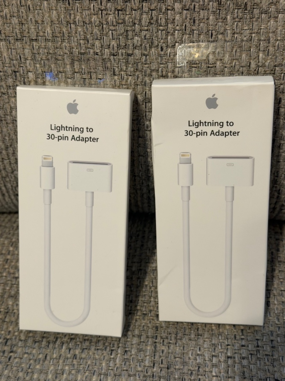 Genuine Apple Lightning to 30-pin Adapter Brand New - Picture 3 of 4